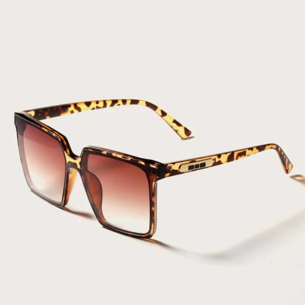 Classic Sunglasses 🌟